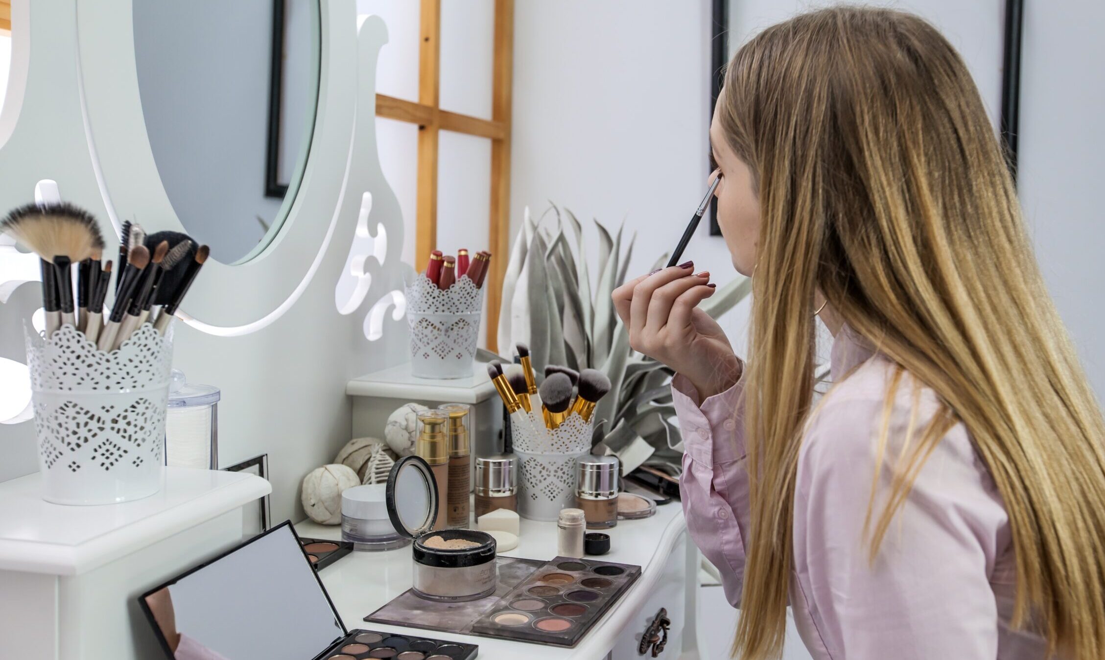 women girl makeup